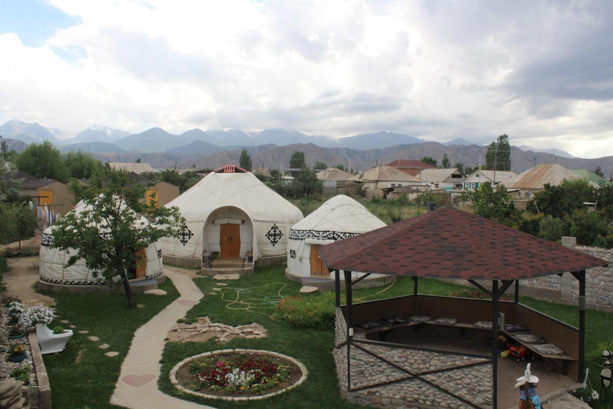 Guest House Emily Bokonbayevo Exteriér fotografie